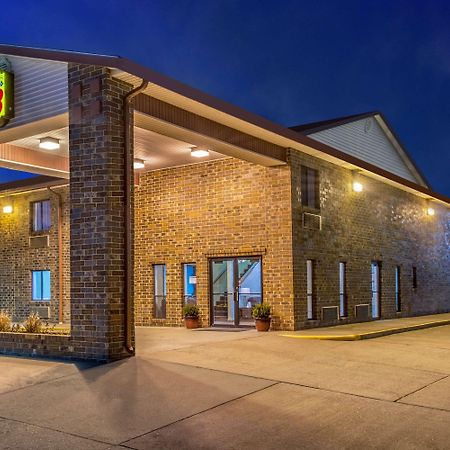 Super 8 By Wyndham Wakeeney Exterior photo