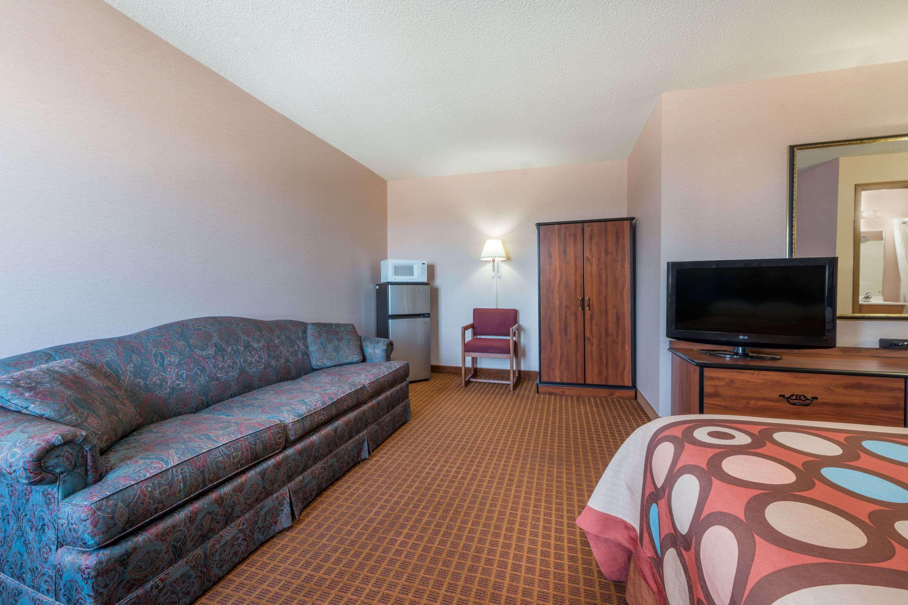 Super 8 By Wyndham Wakeeney Exterior photo