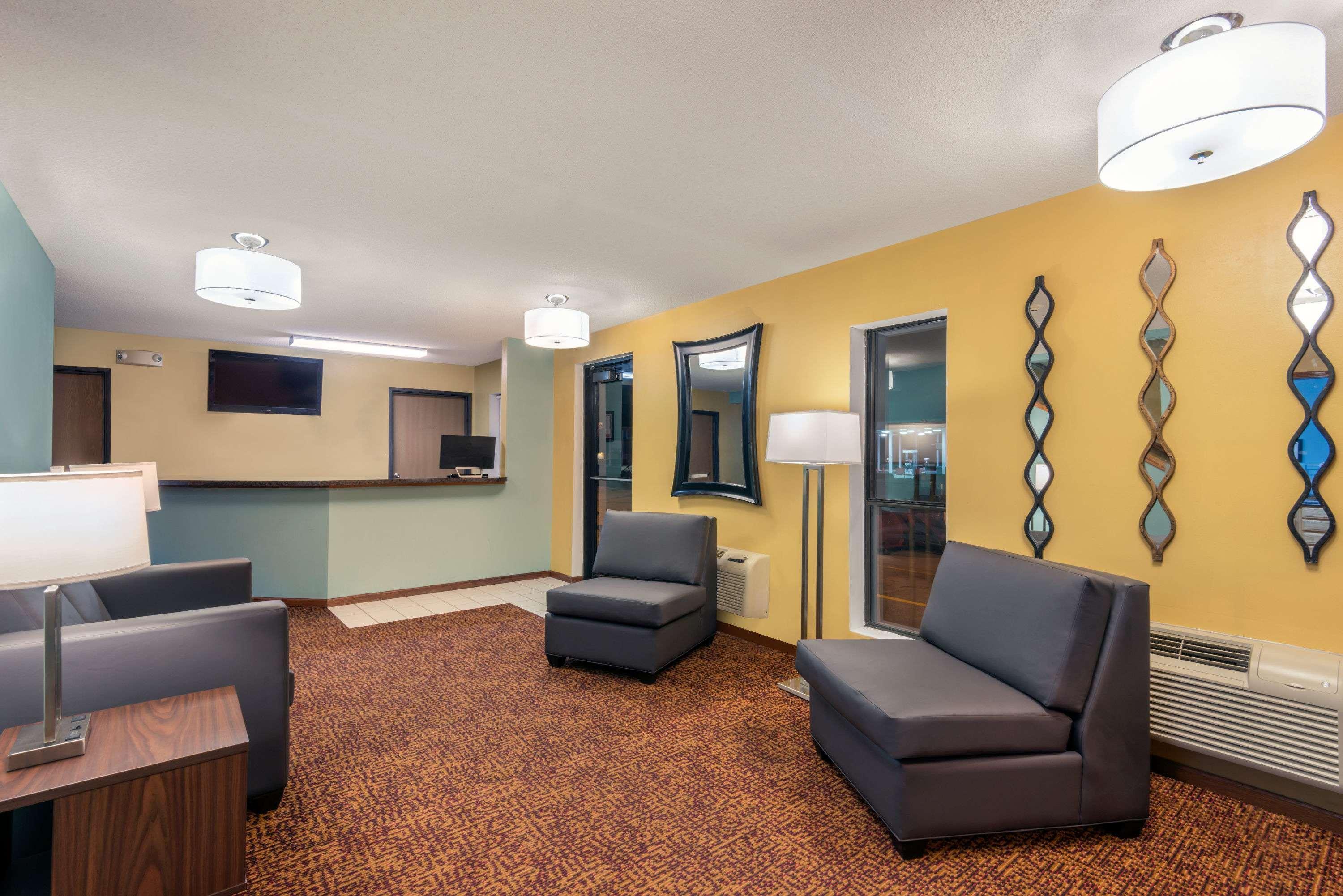Super 8 By Wyndham Wakeeney Exterior photo