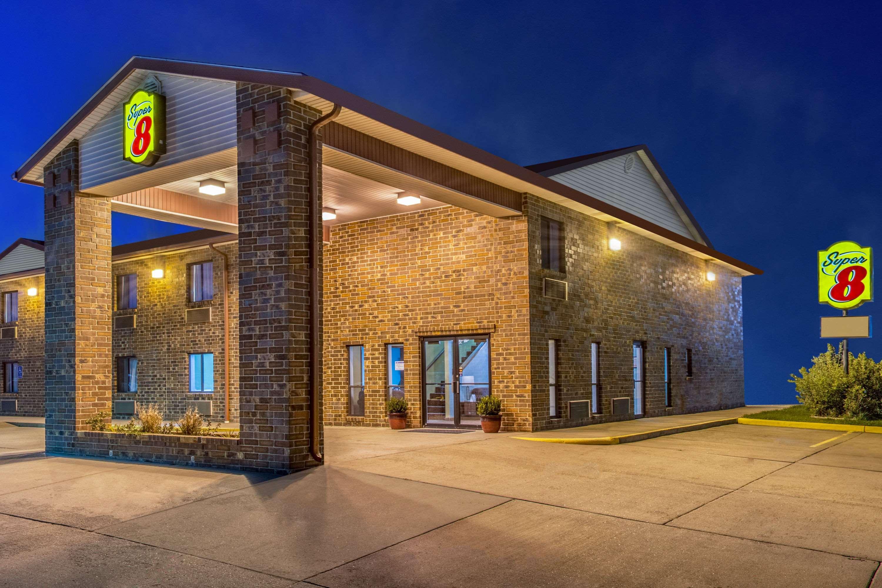 Super 8 By Wyndham Wakeeney Exterior photo