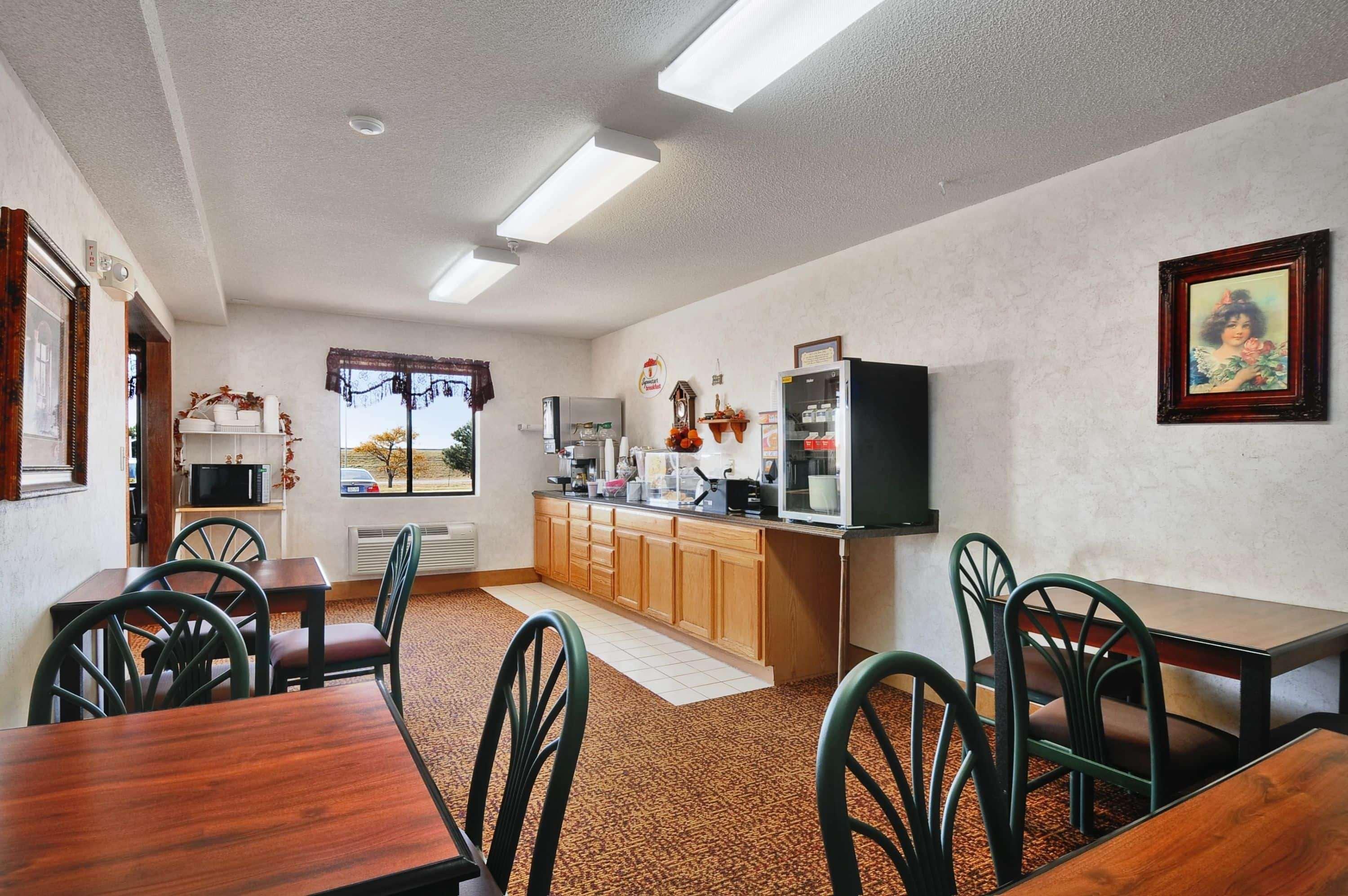 Super 8 By Wyndham Wakeeney Exterior photo