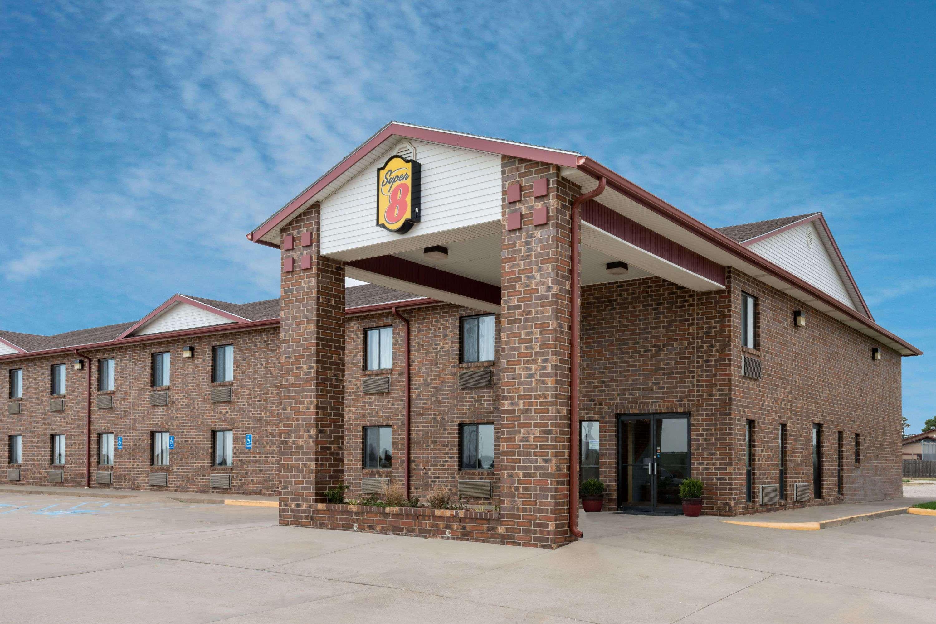 Super 8 By Wyndham Wakeeney Exterior photo