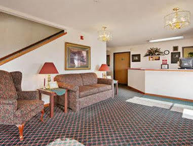 Super 8 By Wyndham Wakeeney Interior photo